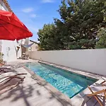 Dom wakacyjny Bardelours 1 Charming House With Swimming Pool In The Heart Of The Pic Sa *